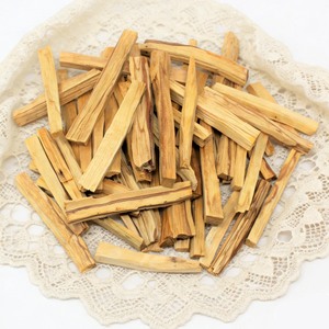 Cône d'encens <span class=keywords><strong>Sauge</strong></span> <span class=keywords><strong>Blanche</strong></span> & Palo Santo 4 pouces – Aromatique et Écologique pour le Bureau – Purifie les Espaces et Favorise la Méditation et la Relaxation - Product Image 4