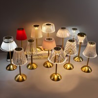 Lampe de table LED sans fil rechargeable moderne, lampe de bureau en cristal plissé de luxe pour la décoration d'ambiance des restaurants, bars et hôtels
