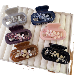 Sheshares Pince à Cheveux Florale <span class=keywords><strong>de</strong></span> Luxe en Acétate |   Pince à cheveux requin ornée <span class=keywords><strong>de</strong></span> strass, élégante, pour <span class=keywords><strong>queue</strong></span> <span class=keywords><strong>de</strong></span> <span class=keywords><strong>cheval</strong></span>, accessoire capillaire pour femme - Product Image 4