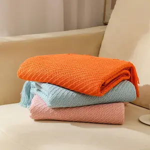 Individuelles Logo solide Farbe gestrickt Bettlaken Erwachsene Decke Sofa Wege mit Quetschlingen