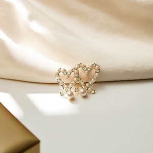 E2041 Orecchini pendenti a forma di cuore in oro con perle finte e cristalli per gioielli da donna in stile romantico da matrimonio - Product Image 2