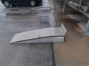 Nouvelle rampe d'accès TMUP haute performance - Construction en aluminium durable, jante en alliage d'aluminium, capacité de charge de 4000 kg, efficace pour l'entrepôt - Product Image 4