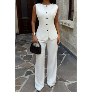 Ensemble 2 pièces blanc Lamarie - Tenue de club sexy avec haut à nouer à la taille et short taille XXS - Product Image 4