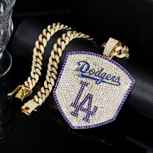 สร้อยคอจี้แชมป์ LA Dodgers ลดราคาพิเศษ สำหรับทุกเพศ ชุบทอง/เงิน  พร้อมสายคิวบาลิงค์  ของขวัญสำหรับแฟนกีฬา - Product Image 3