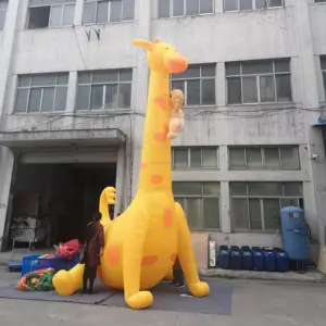 Custom cute inflatable giraffe cartoon model inflatable giraffe with a baby balloon for advertising
