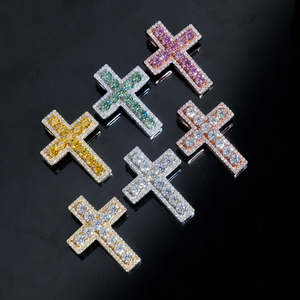 สร้อยคอจี้ฮิปฮอปสำหรับผู้ชายประดับเพชรแบบไขว้ไขว้เคลือบทอง18K ทำจากเพชรแบบตัดตามสั่ง - Product Image 3