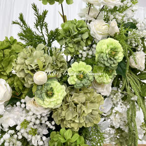 Индивидуальная свадебная арка с искусственными цветами: зелень, гортензии, шелковые белые розы - Product Image 4