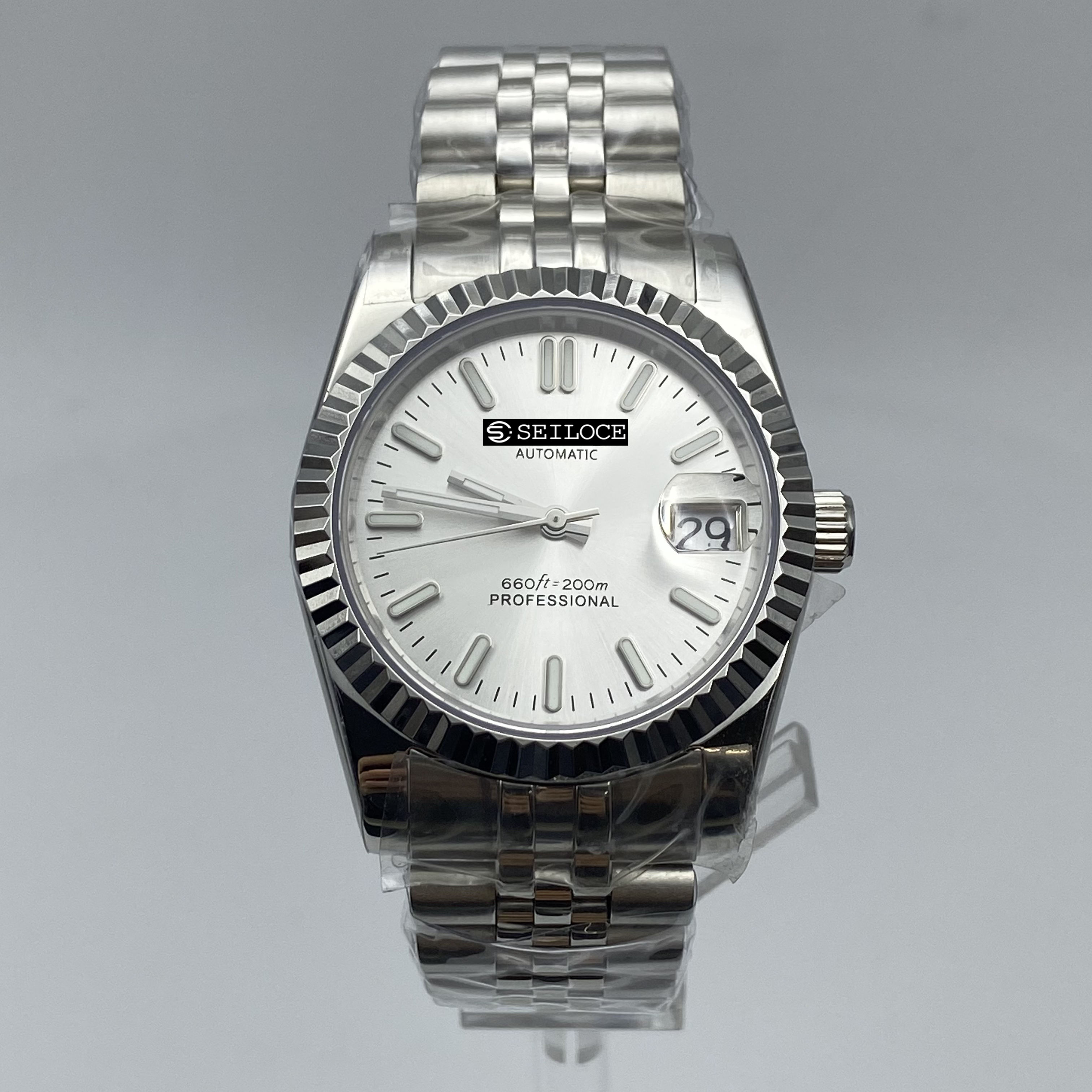 Boîtier argenté + cadran blanc