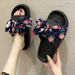 Nuevas Pantuflas Casuales de Verano para Mujer, con Diseño de Fresa y Lazo, para Interiores y Exteriores - Product Image 1