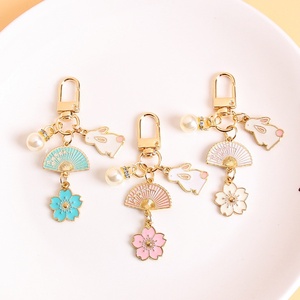 Porte-clés en alliage de zinc motif lapin fleur de cerisier, pendentif pour étui <span class=keywords><strong>AirPods</strong></span>, accessoires de décoration pour sac de <span class=keywords><strong>couple</strong></span> - Product Image 3