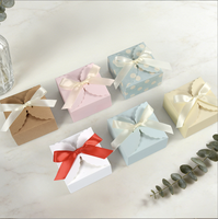 Boîte cadeau carrée pliable de couleur unie, jolie boîte en carton rose et multicolore avec nœud pour l'emballage de savon artisanal