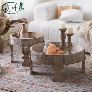 Mesa de Centro Redonda de Madera Maciza Marroquí Tallada a Mano con Acabado Envejecido, Decoración para el Hogar - Product Image 1