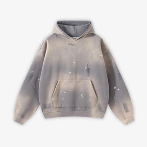 Sudaderas Personalizadas de Alta Calidad, 500-600 g/m², Estilo Urbano, Bordadas, 100% Algodón, con Efecto Desgastado y Pintura en Aerosol - Product Image 1