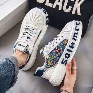 Chaussures de sport décontractées pour hommes, respirantes, doublées de maille, à enfiler, antidérapantes, pour la marche quotidienne, tendance mode EVERGREEN - Product Image 6