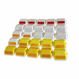 Borne de signalisation routière en plastique imperméable pour usage extérieur et sécurité routière - Product Image 4