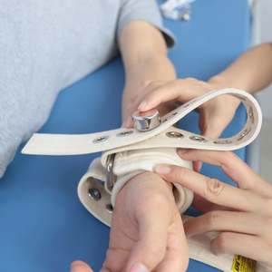 Ремень фиксированный на запястье с магнитным замком - Product Image 4