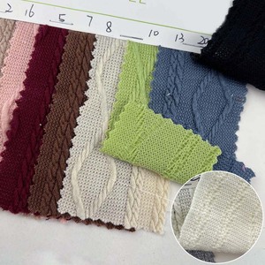รูปแบบที่กำหนดเอง98% โพลีเอสเตอร์2% แปนเด็กซ์ถักนุ่มข้าม X Jacquard Hacci ผ้าฤดูหนาวเสื้อกันหนาวผ้า220gsm สีเทา - Product Image 2