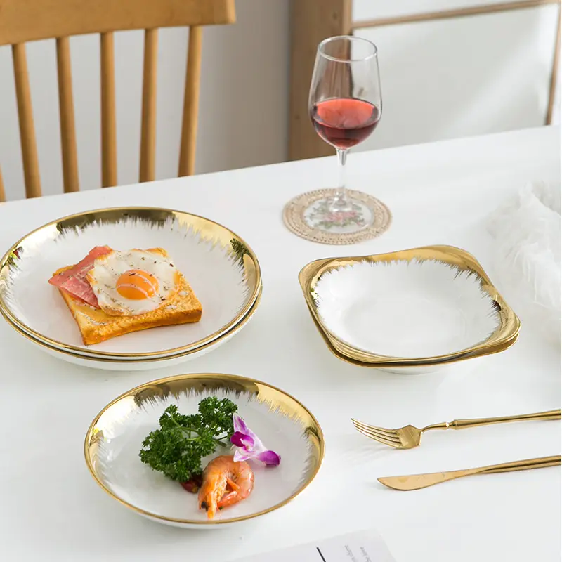 Высококачественные белые наборы посуды фарфоровая Роскошная керамическая посуда отель круглые позолоченные тарелки Ресторан