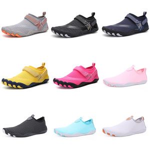 Chaussures d'escalade respirantes d'été pour femmes, semelle extérieure en caoutchouc antidérapante, chaussettes aquatiques pieds nus pour la plage, baskets de yoga et de marche aquatique pour couples - Product Image 1