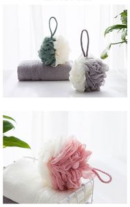 Nouvelle Offre : Boule de Douche Jy Bicolore en Mousse Riche et Colorée avec Motifs Floraux en Maille, pour Adultes - Product Image 4
