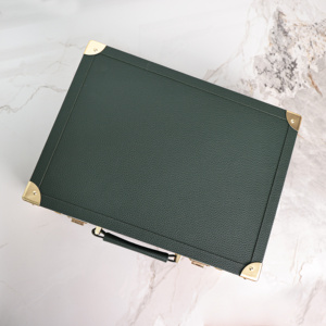 Boîte de rangement élégante pour montres et bijoux en cuir vert multicouche, avec des caractéristiques résistantes à l'eau et à la poussière, pour les collectionneurs soucieux de l'environnement - Product Image 4