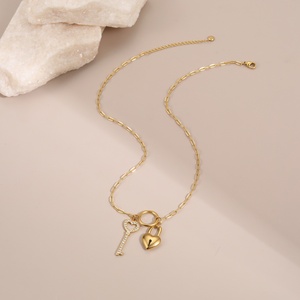 Collar con Candado de Corazón de Acero Inoxidable, Venta Caliente Transfronteriza, Diseño Simple, Deportivo, Versátil, de Lujo Ligero para Mujer - Product Image 3