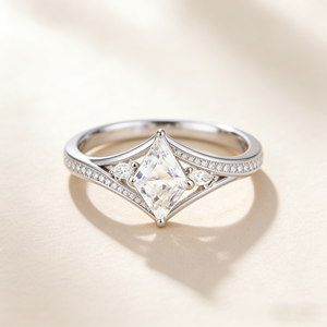 Anillo de Compromiso de Plata de Ley 925 con Circonita Cúbica de Corte Princesa, Engaste Pavé, Diseño Geométrico Clásico, Joyería para Mujer - Product Image 2