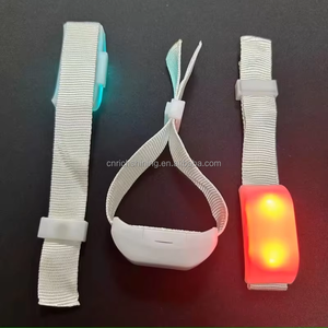 RICHS HINING Fern gesteuertes LED-Armband Programmiert <span class=keywords><strong>2</strong></span> LED Kunden spezifisches Logo Armband Party Konzert Beleuchtungs band - Product Image 3