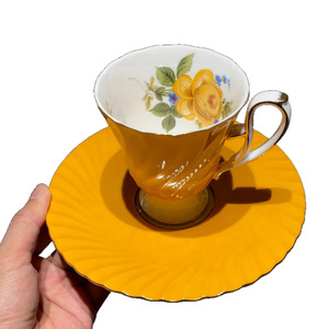 Service à café en porcelaine fine, tasses à thé en céramique minimalistes, soucoupes et théière, vaisselle tendance pour la maison - Product Image 2