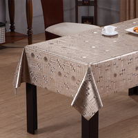 Nappe géométrique rouge foncé en PVC RNPT avec support tissé, résistante à l'huile et à la chaleur, idéale pour les banquets et les dîners