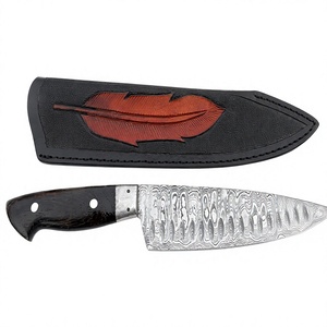 Couteau de cuisine en acier Damas avec manche en bois, bord droit, épaisseur de lame de 0,3 mm, étui noir avec motif de plume rouge - Product Image 2