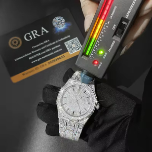 Montre mécanique automatique de luxe par un designer réputé sertie de diamants et de moissanite VVS, une montre pour homme sur mesure - Product Image 5