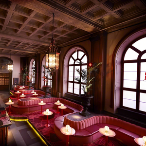 فندق ترفيه أنيق وجميل أو ملهى ليلي بار على شكل أريكة من الجلد الأحمر - Product Image 4