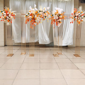 Arche de mariage en métal et fer, support carré pour décoration extérieure, avec fond floral romantique et accessoires de mise en scène - Product Image 2
