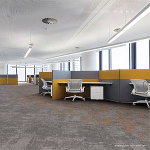 Dalles de <span class=keywords><strong>moquette</strong></span> modulaires grises ignifuges écologiques en nylon pour bureaux commerciaux, <span class=keywords><strong>prix</strong></span> de gros, 50*50, avec support en PVC pour le golf et les voyages - Product Image 1