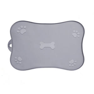 Tapis d'alimentation pour animaux de compagnie en silicone de qualité alimentaire, personnalisé, imperméable, antidérapant, avec bords surélevés, durable, pour gamelles de chien/chat - Product Image 1