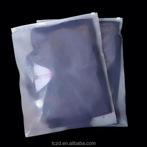 Sacs en plastique givré à fermeture éclair personnalisés avec logo pour vêtements, emballage de t-shirts, sacs de shopping - Product Image 4