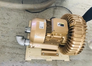 Prix d'usine Couteau oscillant à alimentation automatique pour matériaux multicouches : cuir, tissu, caoutchouc, papier, vêtement, papier peint, fibre de carbone - Product Image 4