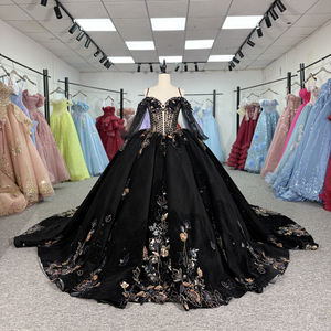 Robe de Quinceañera noire unique 6952, style corset Sweetheart, à manches courtes classiques, avec perles et appliques, traîne chapelle, pour bal de promo - Product Image 1