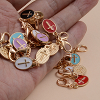 Pendentifs porte-clés vintage en alliage plaqué or 18 carats, motif goutte d'huile, croix religieuse, breloques de sac