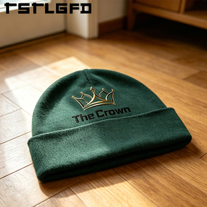 Bonnet brodé personnalisé avec logo, vente en gros, vert forêt, en tricot doux, chaud pour l'hiver, fabricant de bonnets. - Product Image 4