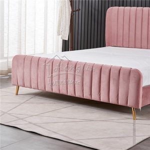 <span class=keywords><strong>Lit</strong></span> plateforme moderne pleine grandeur en velours rose doux <span class=keywords><strong>avec</strong></span> <span class=keywords><strong>tête</strong></span> <span class=keywords><strong>et</strong></span> <span class=keywords><strong>pied</strong></span> <span class=keywords><strong>de</strong></span> <span class=keywords><strong>lit</strong></span> capitonnés - Product Image 2