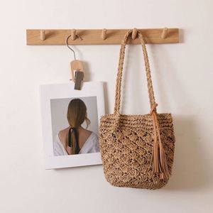 Bolso de Playa de Verano para Mujer, Diseño de Piña Tejida a Crochet con Borlas, de Paja - Product Image 5