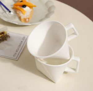 Mug à café en céramique asymétrique blanc moderne et élégant, logo personnalisé, tasse géométrique sculpturale pour hôtel, restaurant, cadeau de mariage - Product Image 5