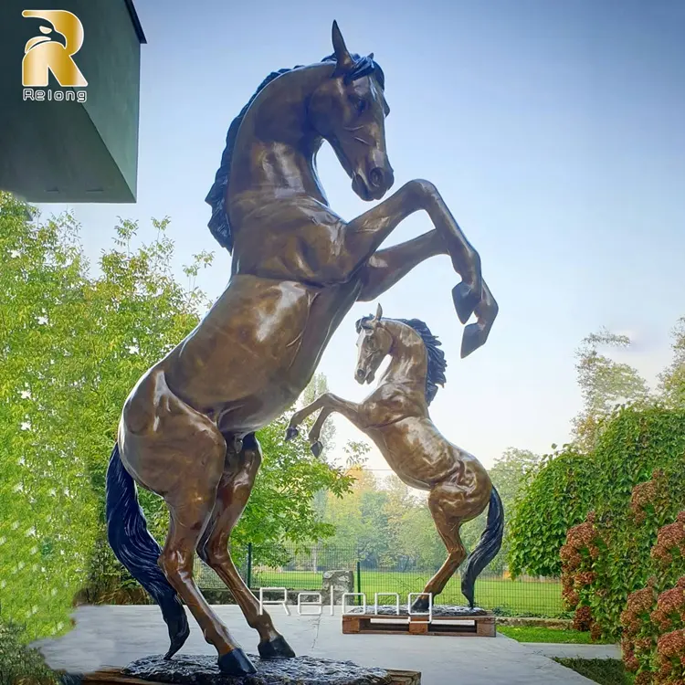 Scultura all'aperto della statua del cavallo antico di allevamento di animali in bronzo di grandi dimensioni