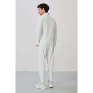 Conjunto Deportivo para Hombre Carlos Ecru, Corte Estándar, Casual, Transpirable, Tela de 340 Gramos - Product Image 1