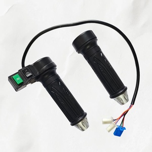 Poignées de trottinette électrique en plastique résistant à la chaleur, élégantes et de haute qualité, avec contrôle de vitesse réglable multi-vitesses pour une conduite nocturne stylée - Product Image 4