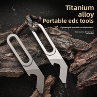 Porte-clés multifonction en alliage de titane, gadget d'ouverture rapide, ouvre-bouteille, tournevis, couteau, mini-palan, outil EDC QG038