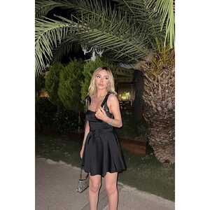 Robe de bal de luxe noire en satin, style A-line, taille empire, manches courtes, longueur ras du sol, taille XS - Product Image 4