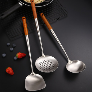 304 Stainless Steel <b>Kitchenware</b> Chef's Spatula with Extended Wooden Handle, Household Riveted Reinforced Spatula/Stir-fry Spoon - Product Image 1